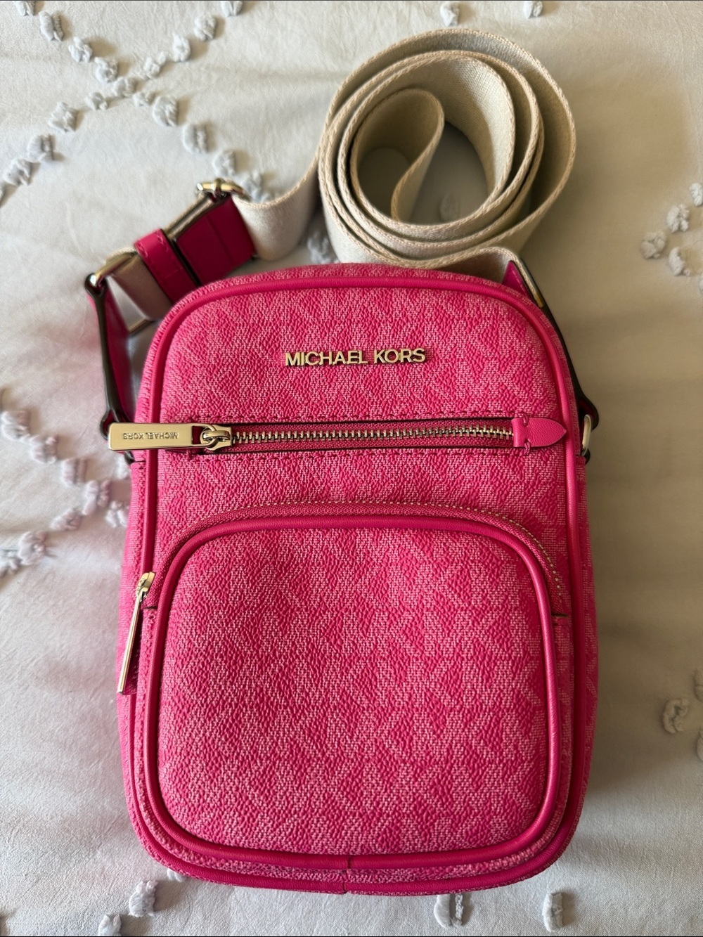 Michael Kors Dragonfruit Jet Set Medium Crossbody with Cream Strap - Like new!